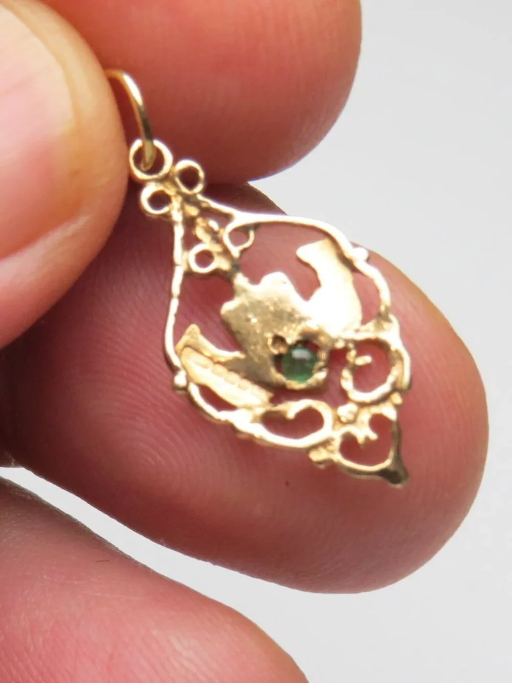 14k Emerald Irish hand Pendent